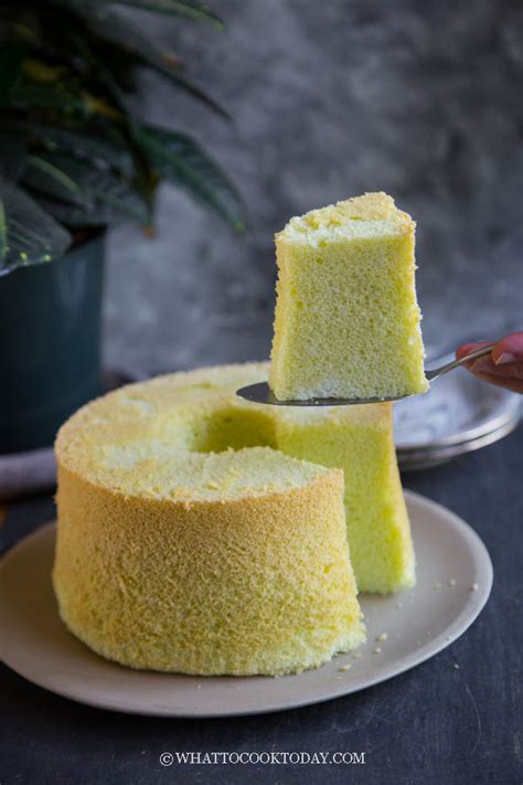 Soft And Fluffy Gluten Free Pandan Chiffon Cake