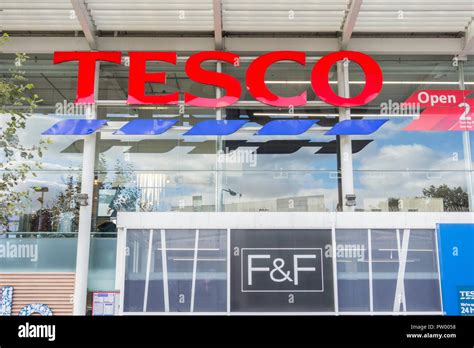 Tesco Signage Hi Res Stock Photography And Images Alamy