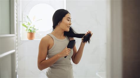 Your Ultimate Guide To Brushing Your Hair Type The Right Way