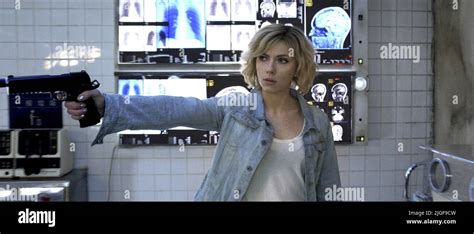 Lucy Scarlett Johansson Hi Res Stock Photography And Images Alamy