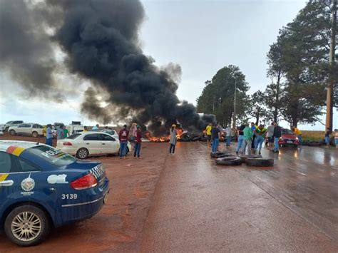 Em Protesto Caminhoneiros Fecham Rodovias Em 14 Estados E No DF