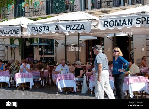 Restaurant in Piazza Navona, Rome, Italy Stock Photo - Alamy