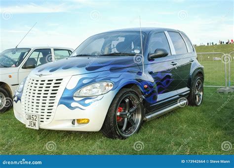 Chrysler PT Cruiser editorial stock image. Image of drag - 173942664