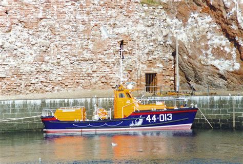 Waveney Class Lifeboat 44 013 Thomas James Kingdunbar Flickr