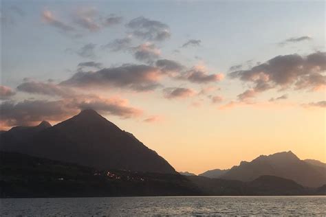 Tripadvisor Paseo Privado En Barco Por El Lago De Thun Con Fondue De