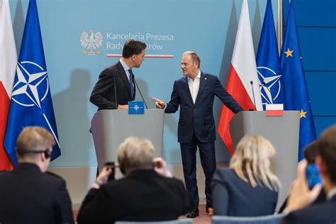 Donald Tusk Polska staje się fundamentem polityki NATO Portal Obronny