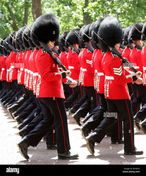 Trooping the colour welsh guards hi-res stock photography and images ...