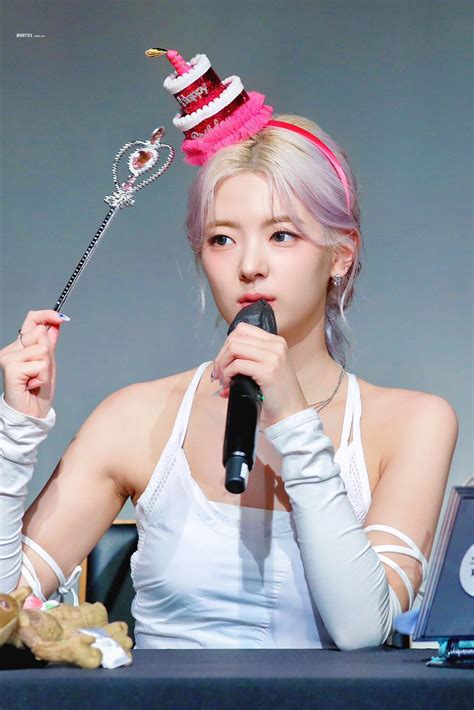 230806 Itzy Lia Soundwave Fansign Kpopping