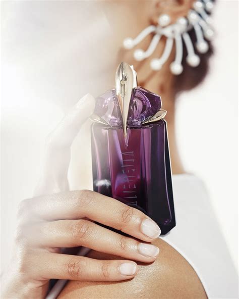 Alien Perfumes, Gifts and Refills | Mugler Official Site | Alien ...