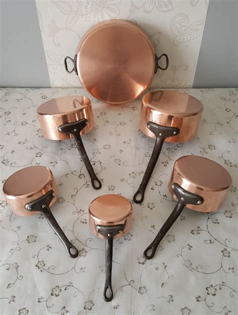 Lot De Cinq Casseroles 1 Plat Tout En Cuivre Massif Catawiki