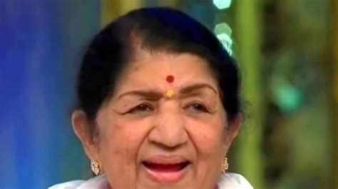 Lata Mangeshkar బీసీసీఐ దగ్గర డబ్బులు లేకుంటే టీమిండియా కోసం ఫ్రీగా కచేరీ చేసిన లతా మంగేష్కర్