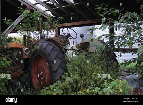 Old Oliver farm tractor on rural farm USA Stock Photo - Alamy