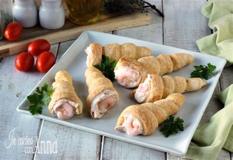 CANNOLI DI SFOGLIA AL SALMONE E GAMBERETTI Sfiziosi E Saporiti