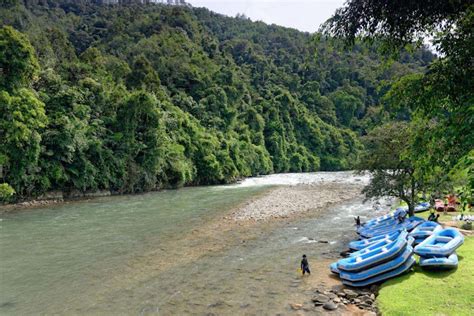 Tempat Menarik Di Sabah White Water Rafting Di Sungai Kiulu Trekking