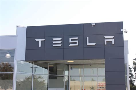 TESLA DELIVERY CENTRE - Brian Dagneault Planning