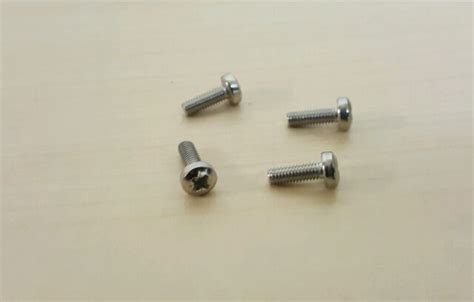 4 X Screws For Panasonic Lcd Tv Stand Tx L32x5b Ebay