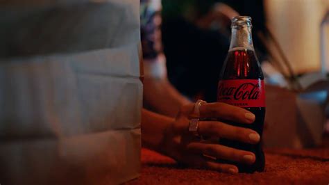 La magia de verdad está a una Coca Cola de distancia YouTube