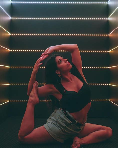 Loves Dick Jasmine Sherni Feet 7572039 Porn Pic