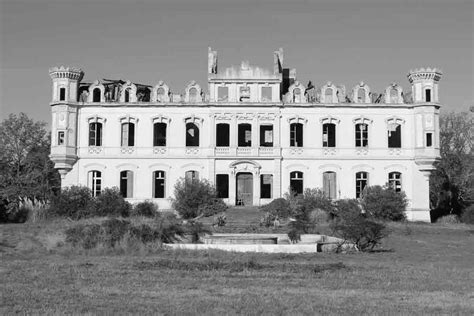 Valgros le château abandonné Bram Aude Midi Pyrénées Grand