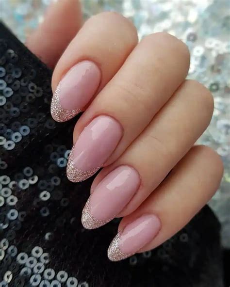 Fotos Manicura francesa con purpurina la tendencia de uñas más fácil