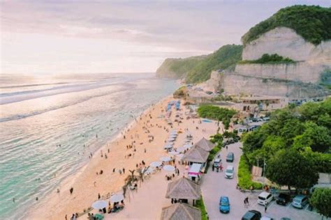 Potret Pantai Melasti Wisata Tersembunyi Di Bali