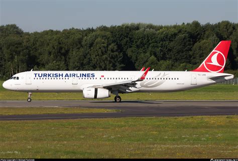 TC JSN Turkish Airlines Airbus A321 231 WL Photo By Michael Pavlotski