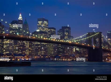 Brooklyn Bridge and Manhattan skyline At Night 2008 Stock Photo - Alamy