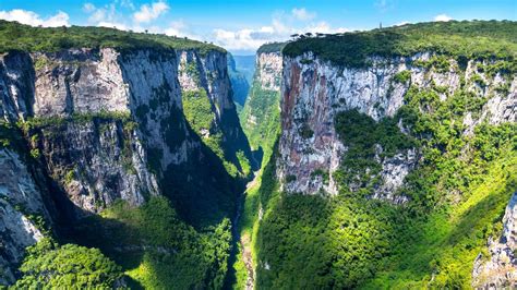 Itaimbezinho Canyon Landscape Scenery : r/BeAmazed