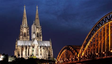 Cologne Une Cath Drale Symbole De Si Cles De Foi