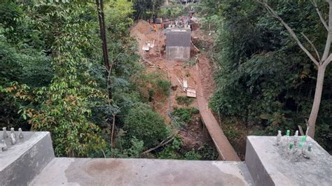 Foto Bangun Jembatan Desa Ini Di Banten Pupr Gelontorkan Rp Miliar