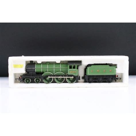 Four Boxed Oo Gauge Locomotives To Include Hornby Railroad R