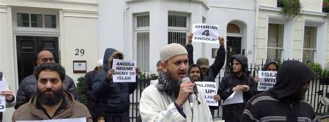 Muçulmanos britânicos manifestam se junto a embaixada angolana