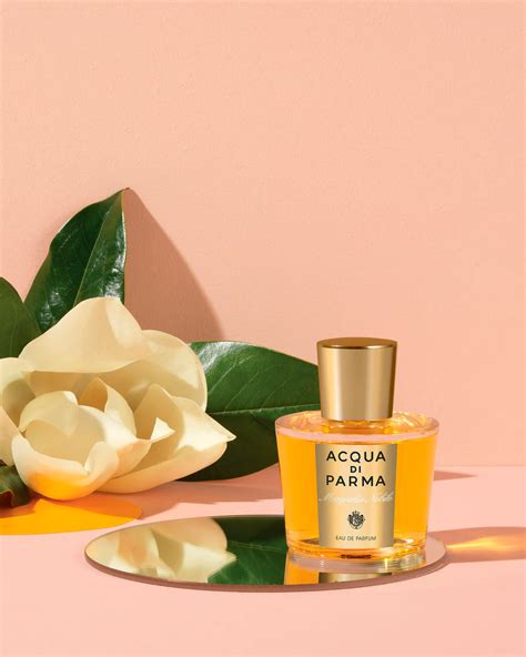 Acqua Di Parma Magnolia Nobile Pétales blancs luxuriants dans une