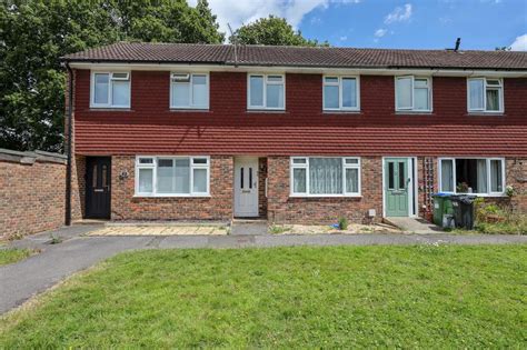 Charlwood Gardens Burgess Hill Rh15 3 Bed Terraced House £335000