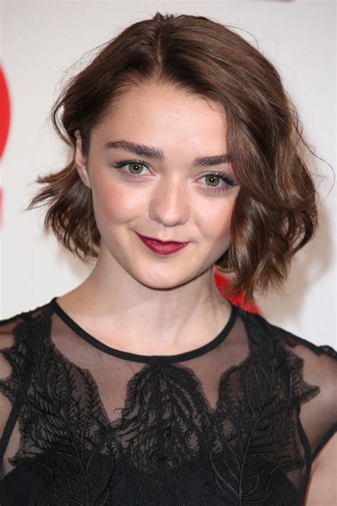 Maisie Williamss Best Red Carpet Beauty Looks Teen Vogue