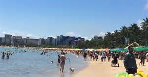 G1 Maceioenses e turistas lotam orla de Maceió no último domingo do