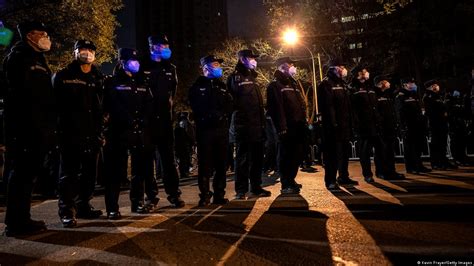 China: Police deployed in force to prevent protests – DW – 11/29/2022