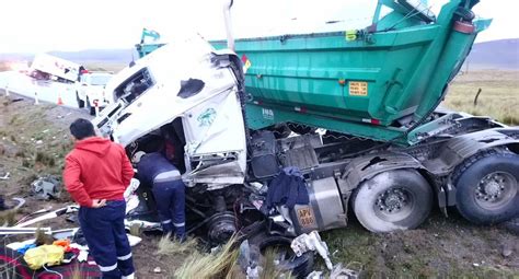 Tras Choque De Camiones Auxilian A Chofer Que Qued Atrapado Entre Los