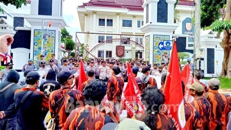 Bupati Tuban Dituding Gunakan Apbd Menyalahi Peraturan Suarabanyuurip