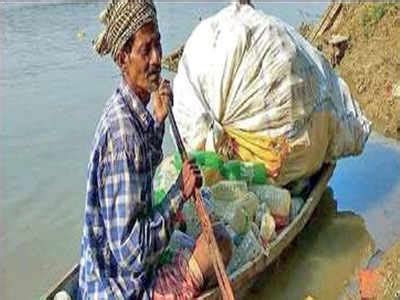 West Bengal: The man who clears plastic waste from the Ganga | Kolkata ...