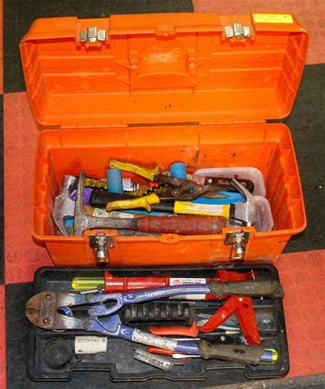 ORANGE TOOL BOX WITH CONTENTS - Kastner Auctions