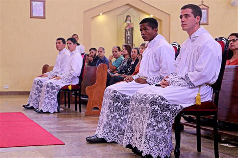 Quatro Jovens Seminaristas Do Ive São Ordenados Diáconos Por Dom José