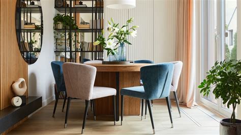 Why You Should Consider A Round Dining Table For Your Space