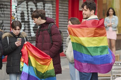 Concentración en el día contra la LGTBIfobia