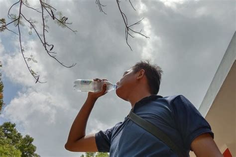 Khasiat Minum Air Hangat Setiap Pagi Yang Tidak Terduga