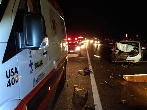 Motorista Fica Ferido Ap S Colidir Na Traseira De Carreta Na Sp Em