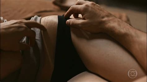 Naked Marjorie Estiano in Sob Pressão II