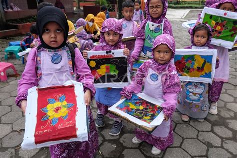 PELATIHAN MEMBATIK DI SEKOLAH ANTARA Foto