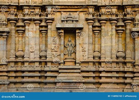 Carved Pillars and Idols on the Outer Wall of the Brihadishvara Temple, Thanjavur, Tamil Nadu ...