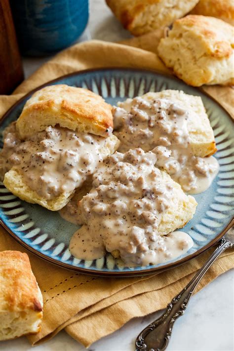 biscuits-and-sausage-gravy